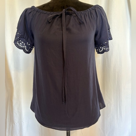 Michael Kors blue eyelet trim short sleeve blouse size small - Picture 6 of 6